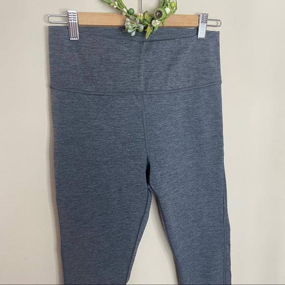 ATHLETA ULTIMATE STASH POCKET CAPRI MARLED PATTERN IN GRAY HEATHER SIZE S - Picture 3 of 9